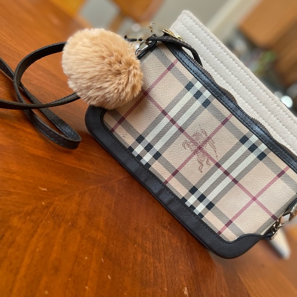 Burberry Handbags - Burberry cross bag 🧡
